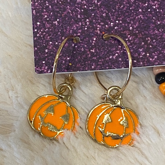 Bundle of Spooky brand Halloween 3-pk Loop Earrings + 4-pk Small Hair Clips NWT - Picture 4 of 7